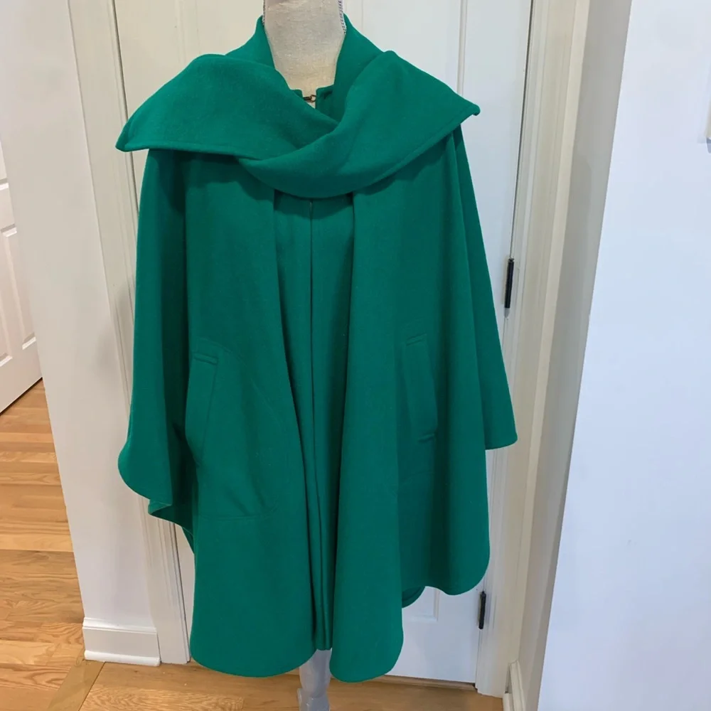 Vintage Kelly Green Cape by Botnay' 500 - Picture 1 of 6